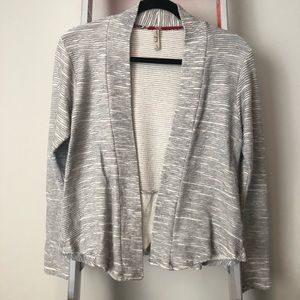 " sweet grey" grey cardigan (Stitch fix)